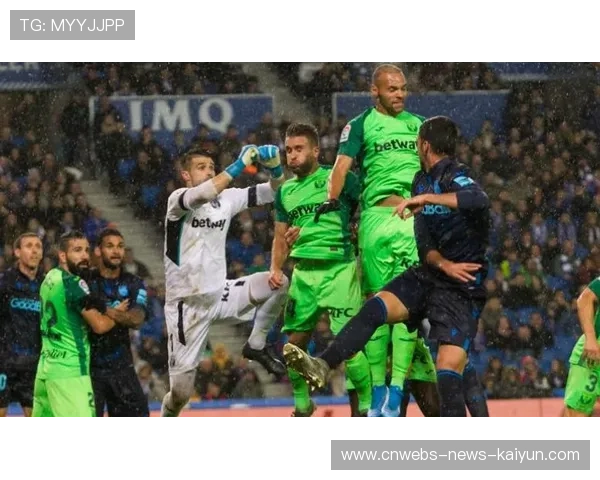 加维在禁区前沿完成抢断后迅速发动快攻