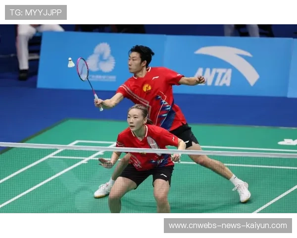 羽毛球弧线高远稳健，激发运动激情